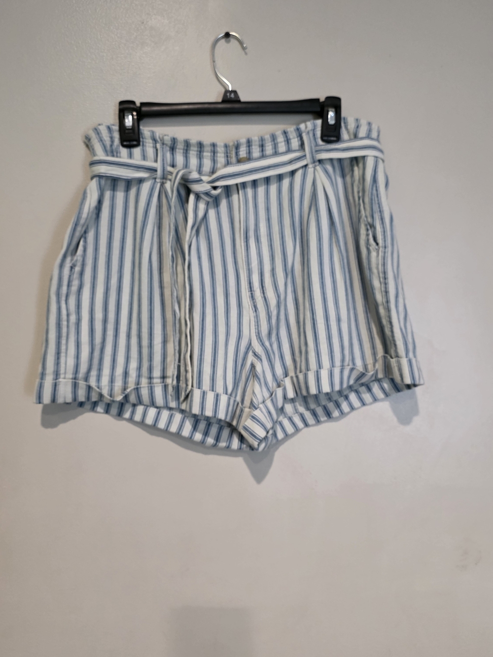 American Eagle Paperbag Striped Women's Shorts Size 14 Blue/White Belted Pockets